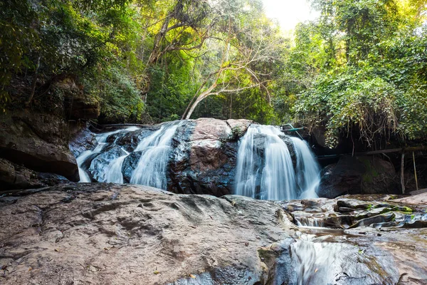 Mae Sa vattenfall i Thailand — Stockfoto