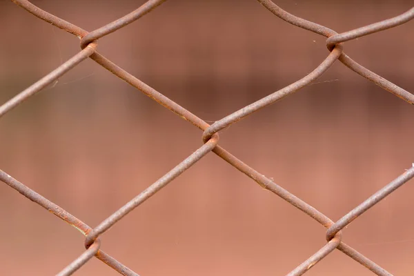 Cerca de eslabón de cadena con un poco de óxido en ella — Foto de Stock