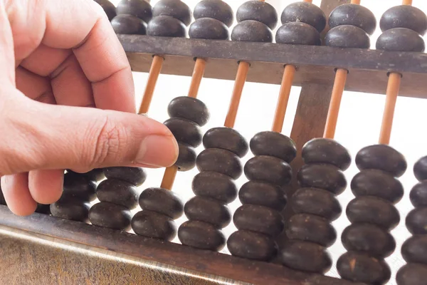 Kéz- és Abacus régi antik számológép-retro pénzügyi oktatás — Stock Fotó
