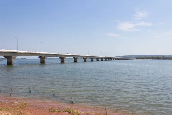 Thep Sada Bridge El puente fluvial más largo del país . — Foto de Stock