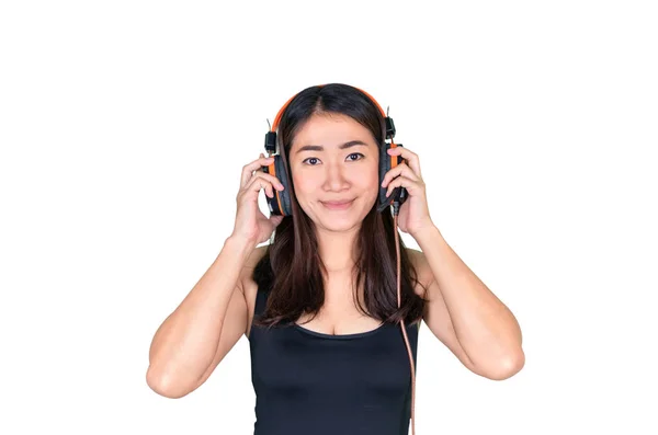 Donne asiatiche che indossano cuffie per ascoltare musica isolata su un — Foto Stock