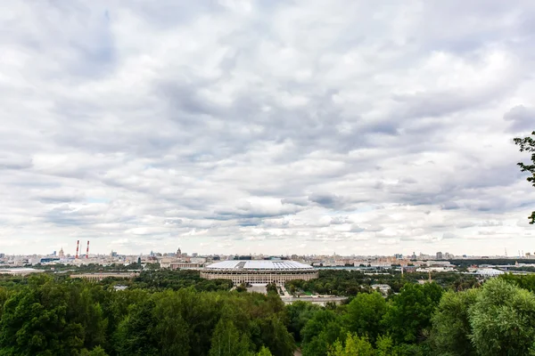 Panoramablick auf Moskau von den Spatzenhügeln, Russland — Stockfoto