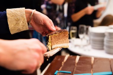 Çocuk oyuncağı ile el