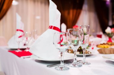 Restoranda servis masası