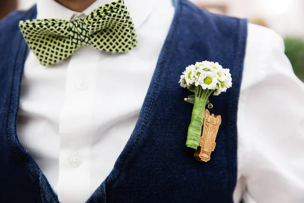 Casamento boutonniere em terno — Fotografia de Stock