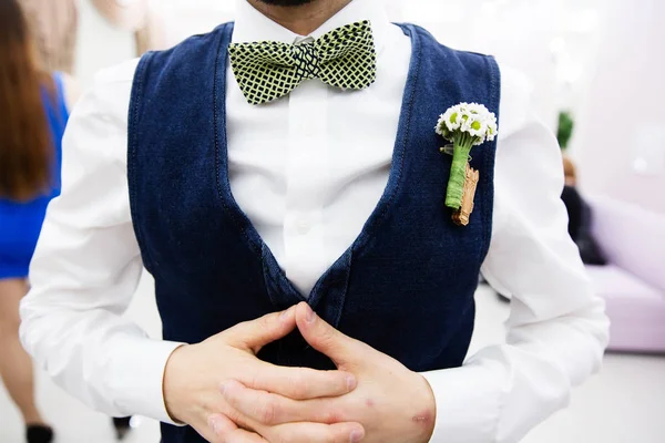 Boutonnière de mariage sur costume — Photo