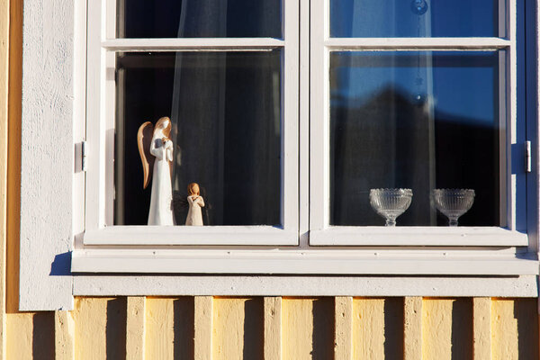 Рождественское окно с отделкой
