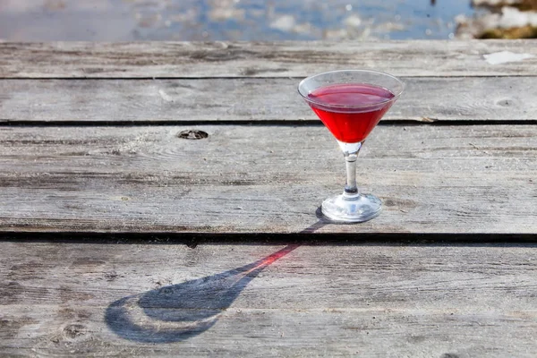 Rode cocktail in het glas — Stockfoto