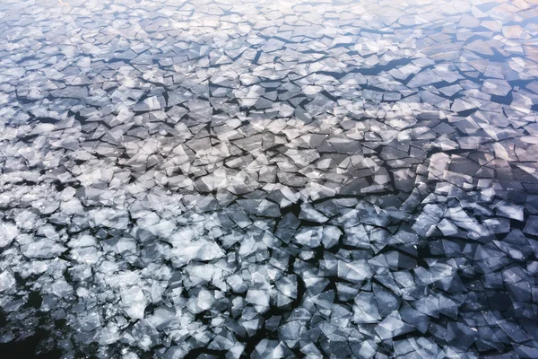 Wiosna, drifting lodu na rzece — Zdjęcie stockowe