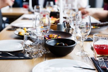 Masa restoranda servis