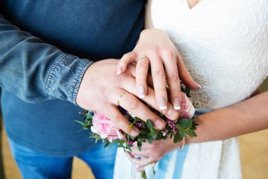 Damat ve gelin halka