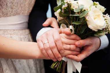 Damat ve gelin halka