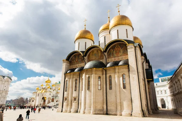 Moscú Kremlin, Catedral de la Dormición, Rusia — Foto de Stock