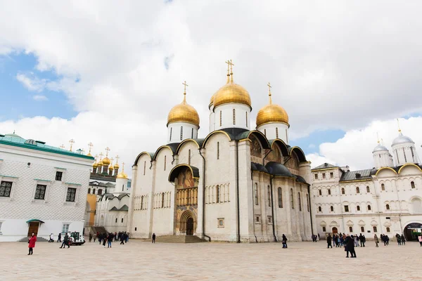 Moscú Kremlin, Catedral de la Dormición, Rusia — Foto de Stock
