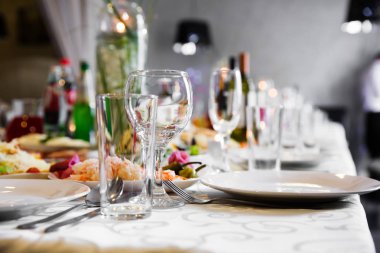 Restoranda servis masası