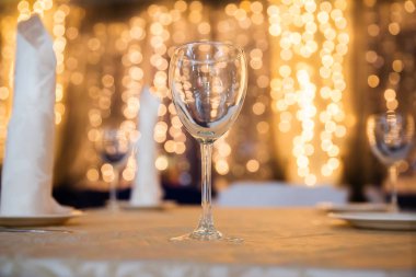 Restoran, bokeh arka plan üzerinde tablosunda servis