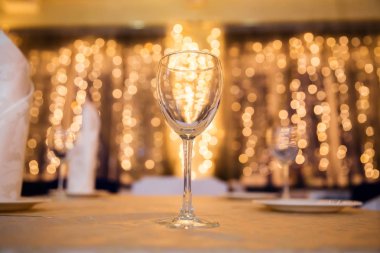 Restoran, bokeh arka plan üzerinde tablosunda servis