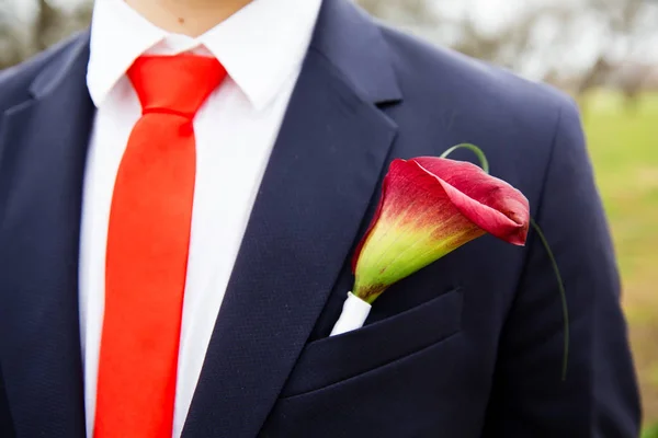 Boutonniere de boda por el traje del novio — Foto de Stock