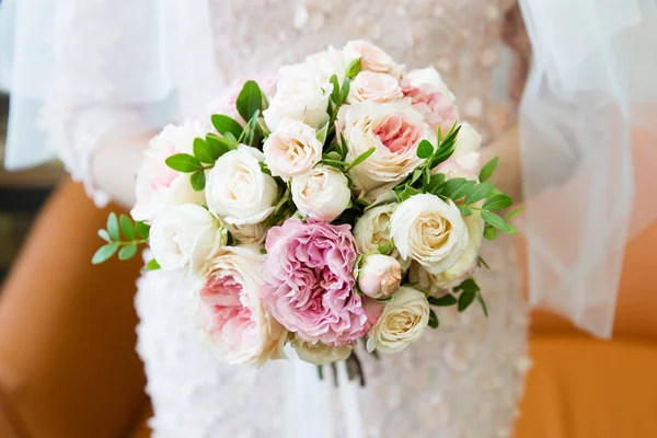 Gelin onu buket holding