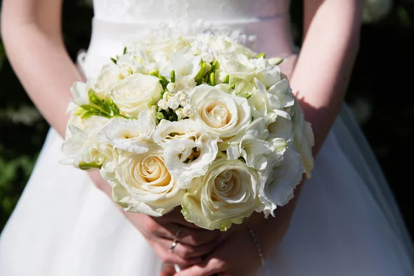 Gelin onu buket holding