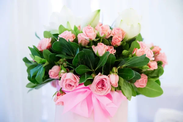 Beautiful bouquet of flowers — Stock Photo, Image