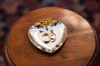 Altın alyans yüzük için stand