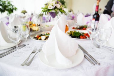 Masa restoranda servis