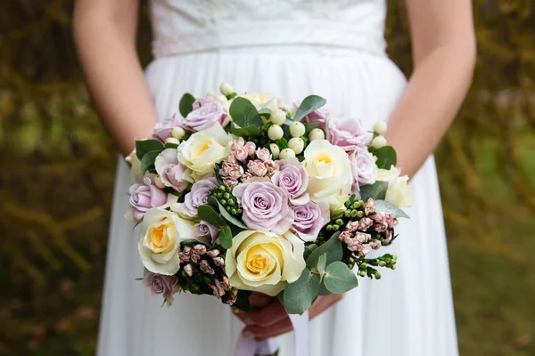 Sposa Con Bouquet Sposa Primo Piano — Foto Stock