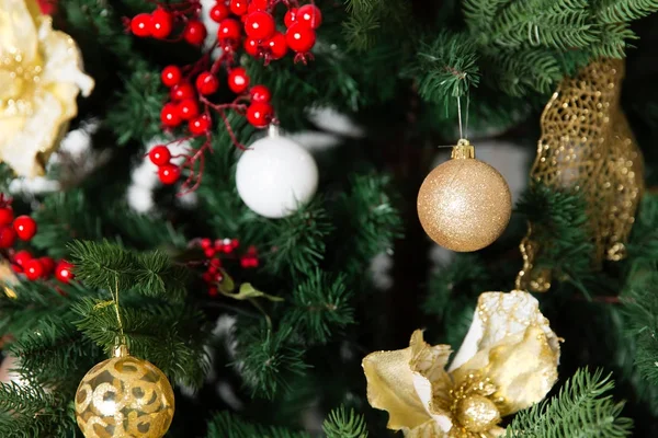 Árvore Natal Com Brinquedos Luzes Guirlanda — Fotografia de Stock