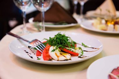 Masa restoranda servis