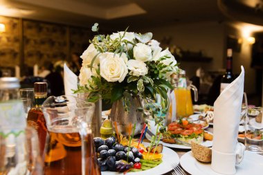 Çiçek kompozisyon Konuklar tablolar için düğün