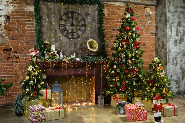 Árvore Natal Com Presentes Lareira — Fotografia de Stock