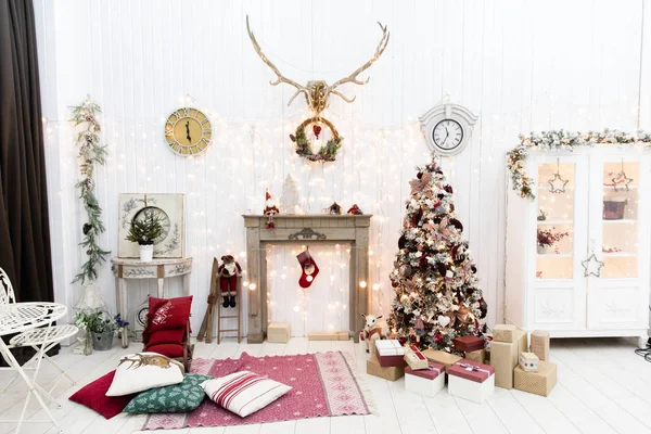 Soggiorno Tradizionale Con Albero Natale Regali — Foto Stock