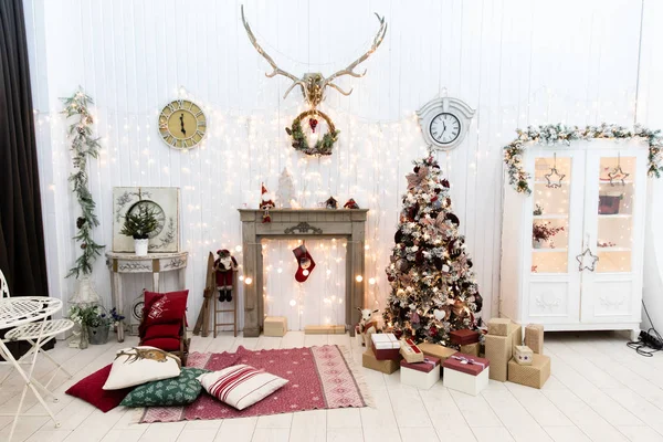 Soggiorno Tradizionale Con Albero Natale Regali — Foto Stock