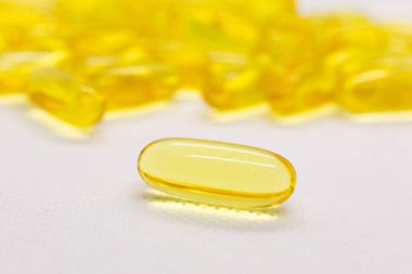 Kapsül, vitamini Omega-3 balık yağı
