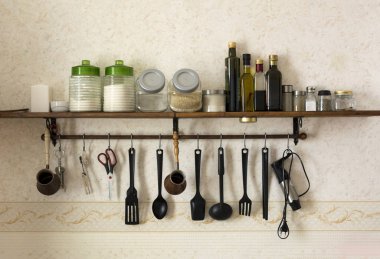 yağlar, kavanoz bal, tuz, baharat şişe