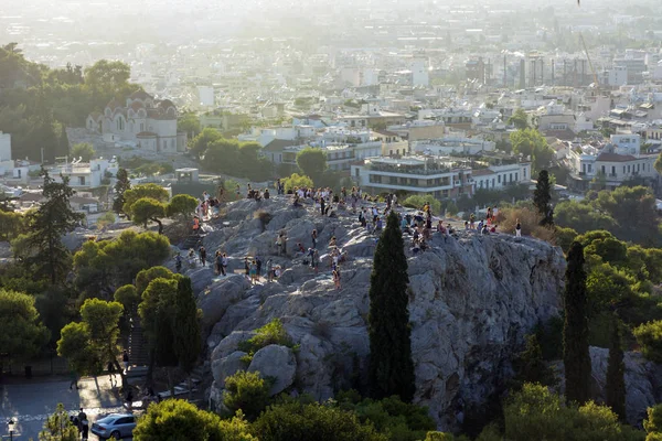 Atina, Yunanistan, gün batımında Areopagus, insanlar Areopagus