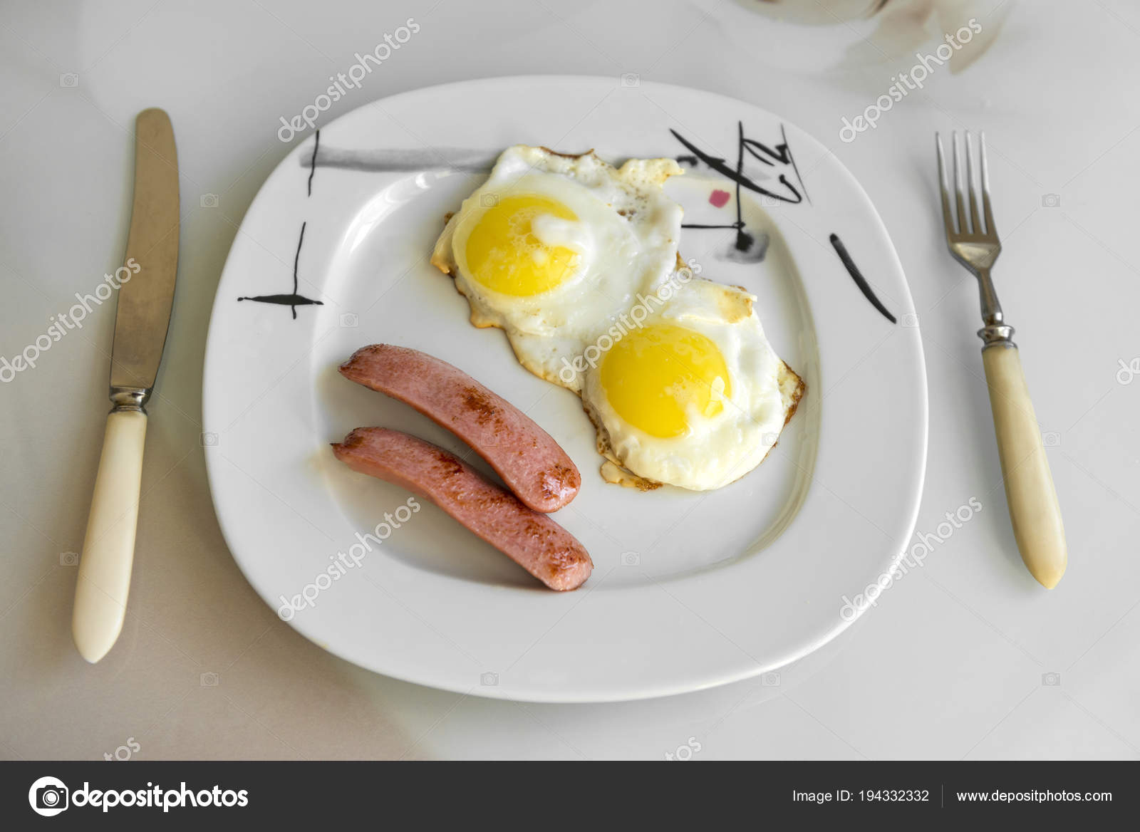 スキレット 目玉焼き ソーセージ ブロッコリー - メルカリ, image size:1600x1168