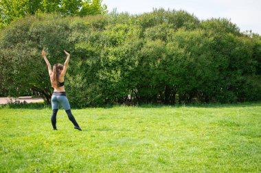 1 white young slender woman with long hair doing sports in the P