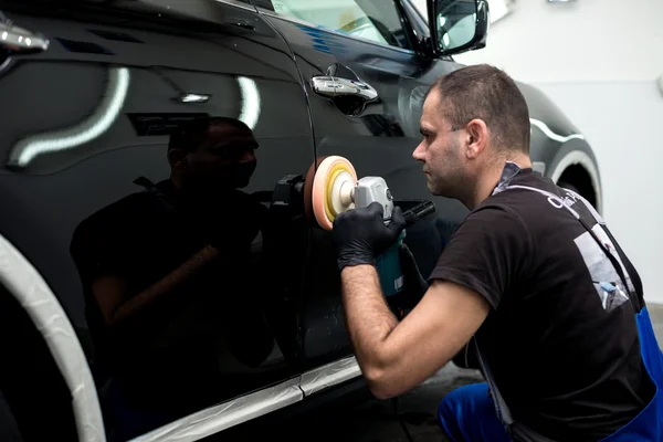 Leštěné černé auto — Stock fotografie