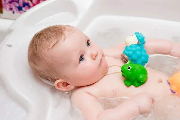 Μπάνιο μωρού στο μπάνιο — Φωτογραφία Αρχείου