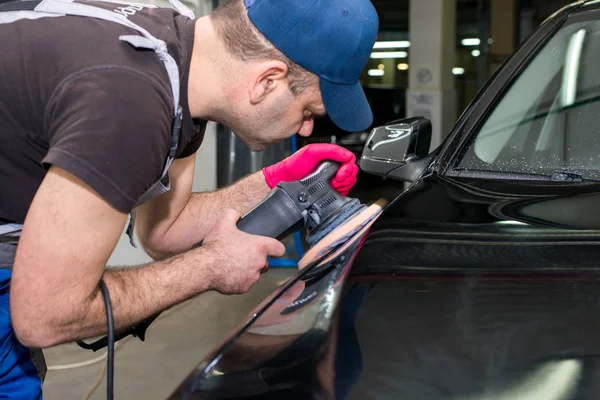 Muž Leštidla Černé Auto Leštící Stroj — Stock fotografie