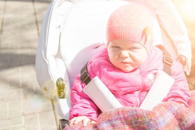 Bebek arabası duygular içinde