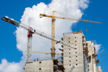 Kule vinç bir konut ev inşaat