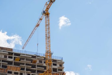 Kule vinç bir konut ev inşaat