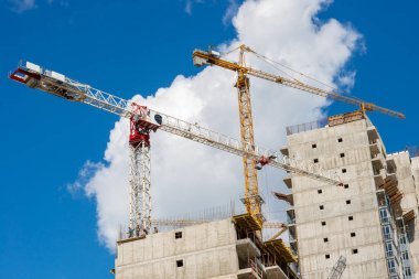 Kule vinç bir konut ev inşaat