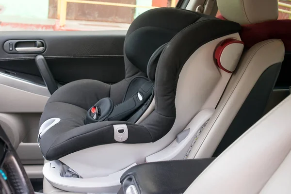 Arabada bebek için Emanet koltuk