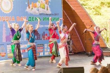 Gün Hindistan. 12 Ağustos 2017 Moskova. Sahne Alanı'nda Hint dansları