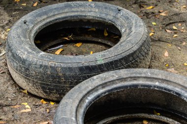 lastik ve ıslak zemin