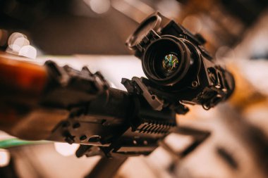 Kiev, Ukrayna - 21 Ekim. 5.45-mm Kalaşnikof saldırı tüfeği mod. 1974- 5.45 mm makineli tüfek, tasarımcı Mikhail Kalaşnikof tarafından 1970 yılında geliştirilen ve 1974 yılında SSCB silahlı kuvvetlerinin hizmetine girdi. Bu Akm bir başka gelişmedir.